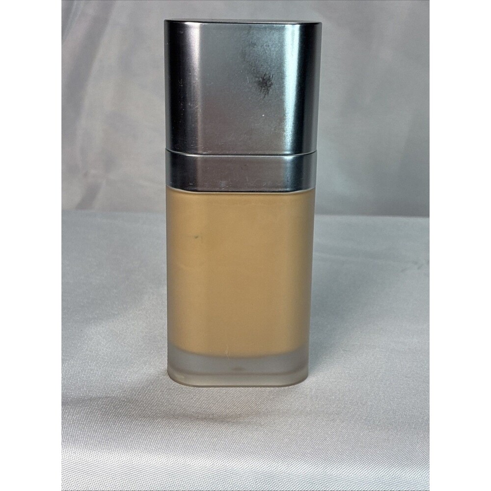 R.E.M Beauty Sweetener Foundation Shade Med 2N NWOB 1 fl Oz